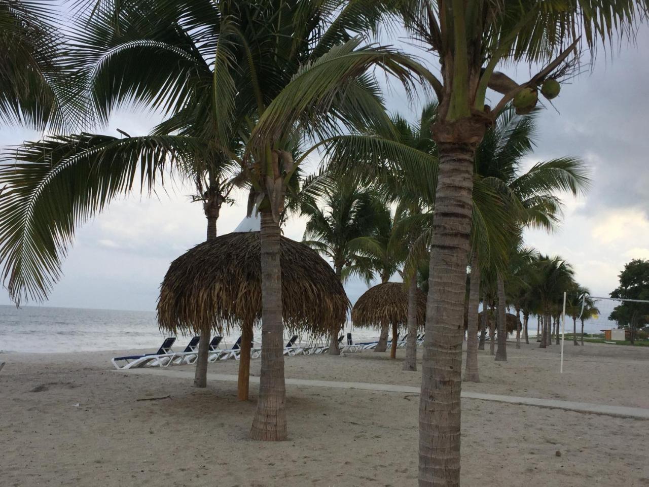 Playa Caracol Chame Aparthotel Exterior photo