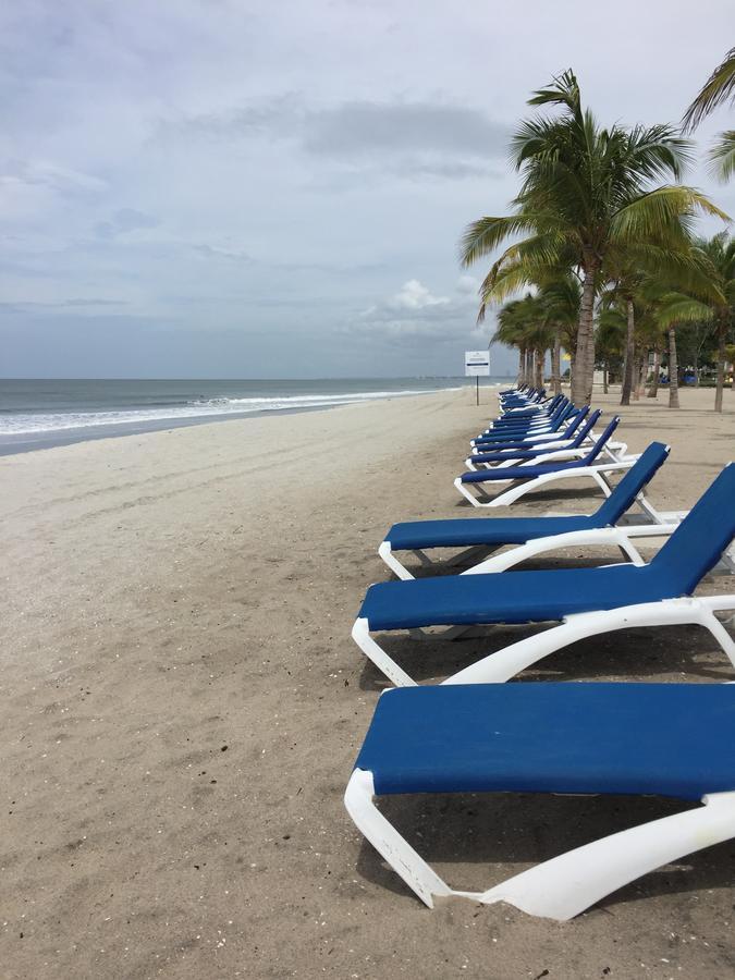 Playa Caracol Chame Aparthotel Exterior photo